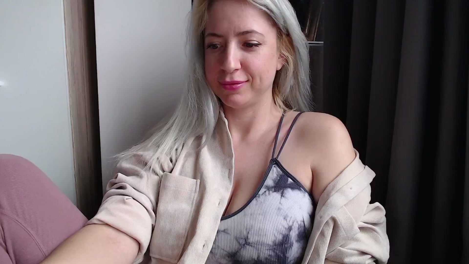 Gallery image thumbnail from Miss_Born's myfreecams stream on, 10/27/2025, 10:52 image 11 of 20