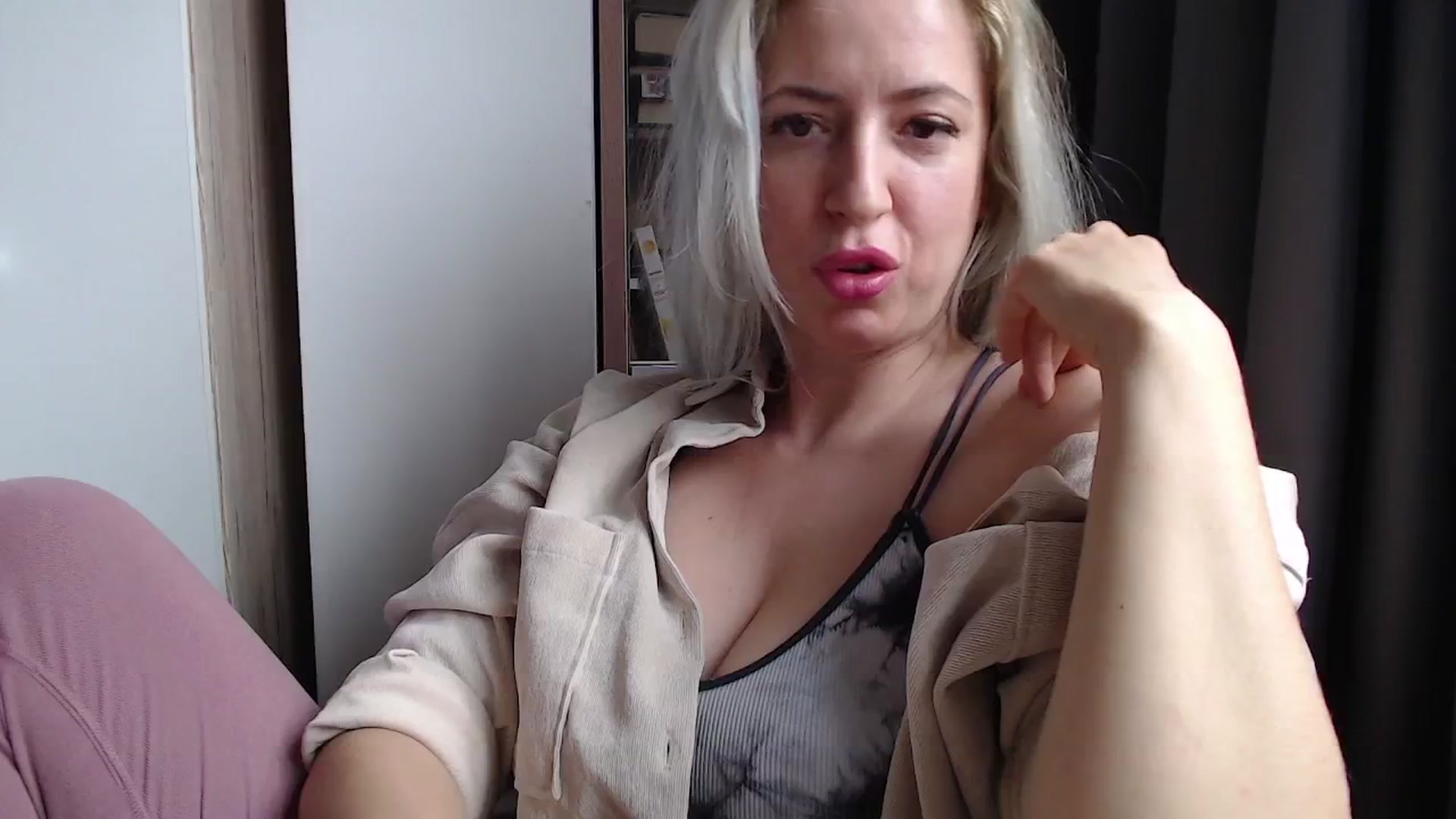 Gallery image thumbnail from Miss_Born's myfreecams stream on, 10/27/2025, 10:52 image 15 of 20