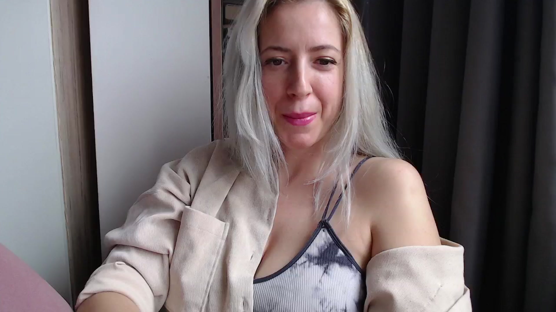 Gallery image thumbnail from Miss_Born's myfreecams stream on, 10/27/2025, 10:52 image 17 of 20