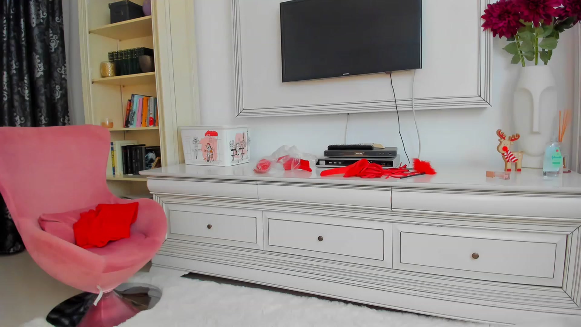 Gallery image thumbnail from Miss_Emm's myfreecams stream on, 03/08/2023, 20:41 image 14 of 20