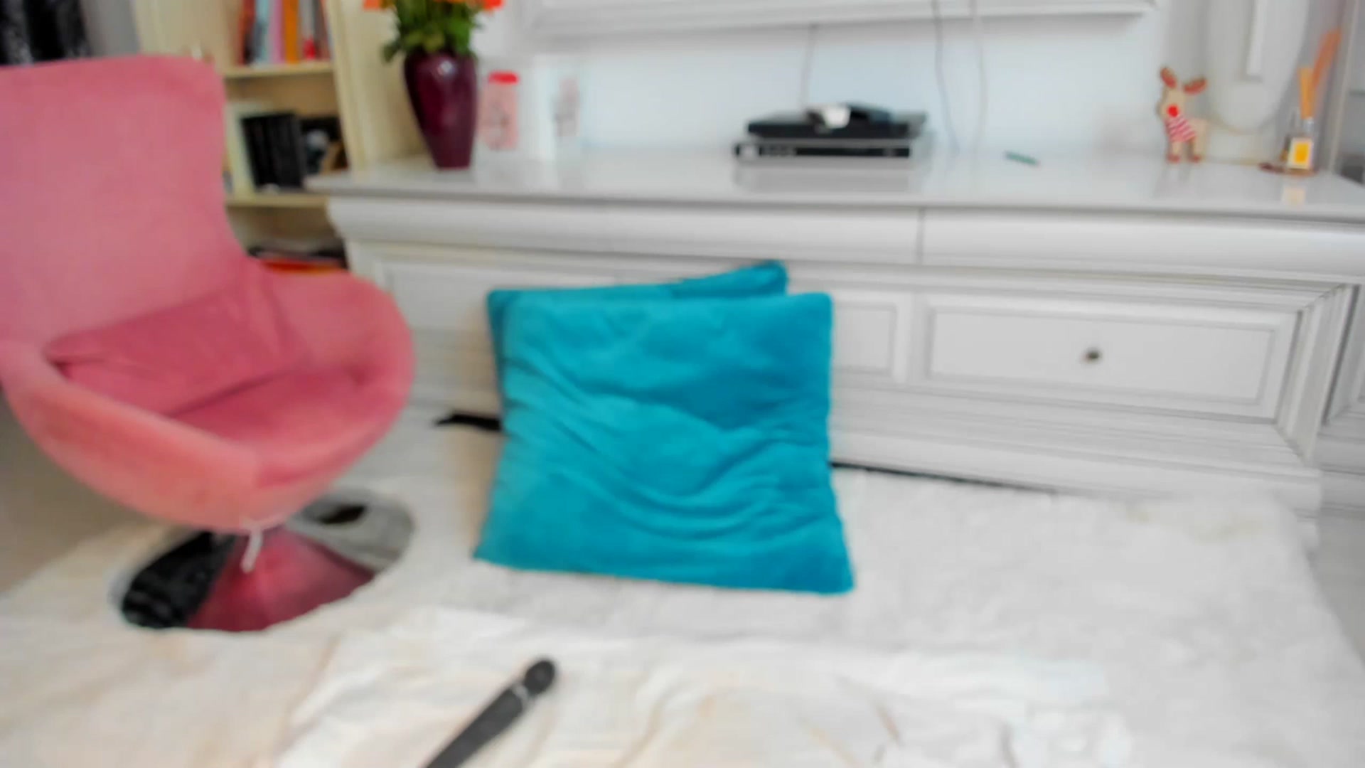 Gallery image thumbnail from Miss_Emm's myfreecams stream on, 03/18/2023, 20:03 image 13 of 20