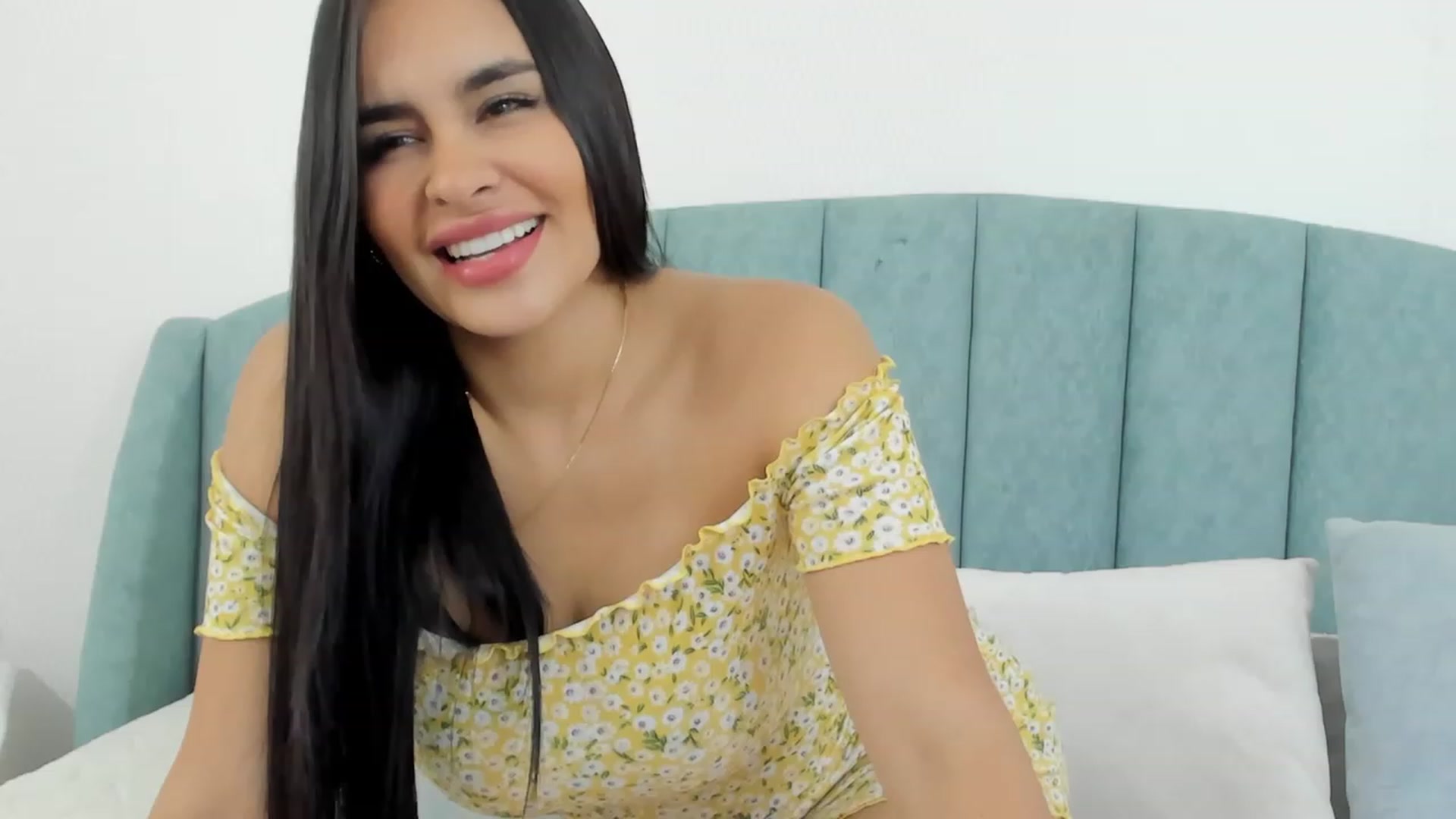 Gallery image thumbnail from Miss_Falak's myfreecams stream on, 04/15/2023, 23:36 image 15 of 20