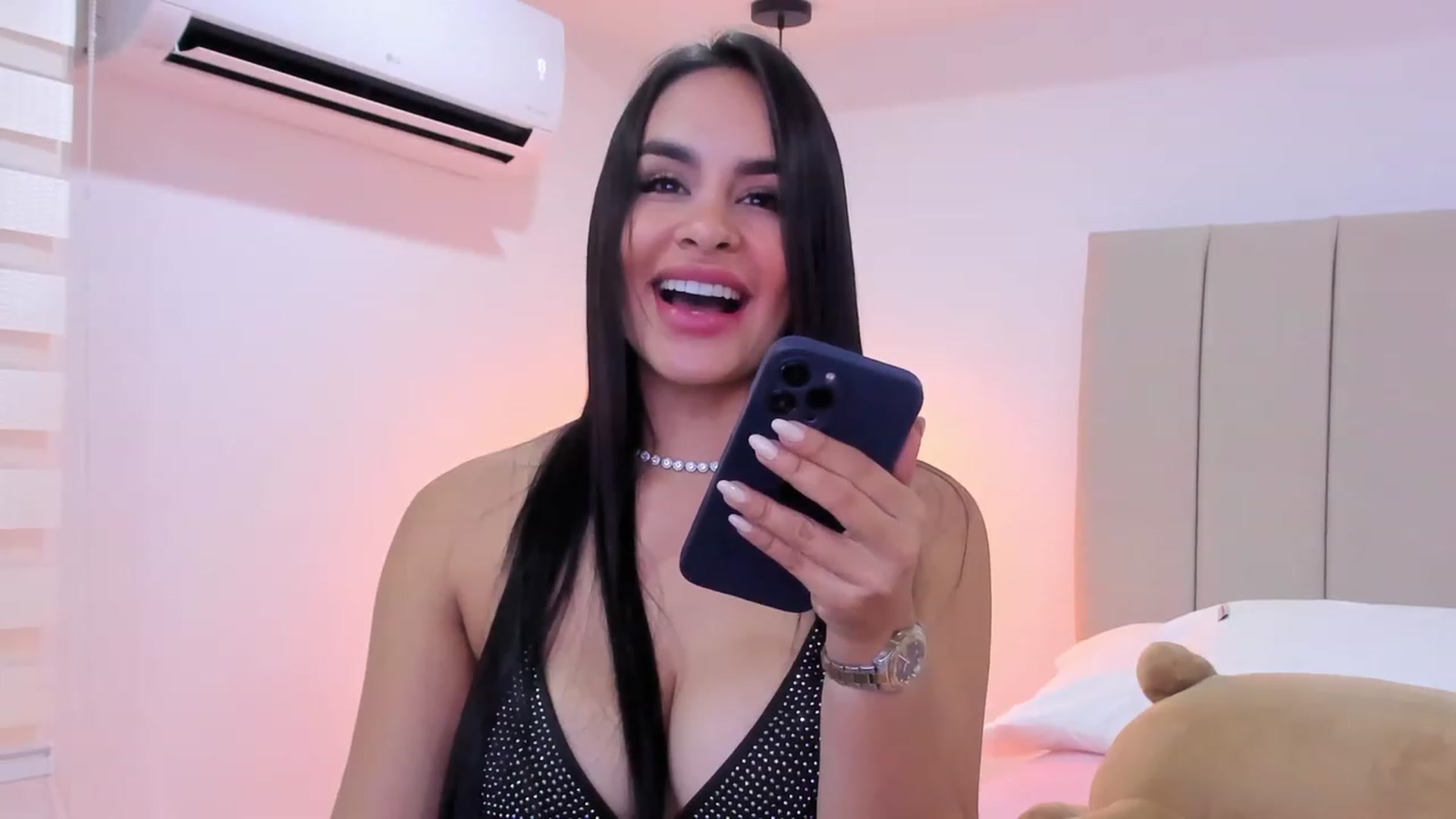 Gallery image thumbnail from Miss_Falak's myfreecams stream on, 04/23/2023, 03:20 image 7 of 20