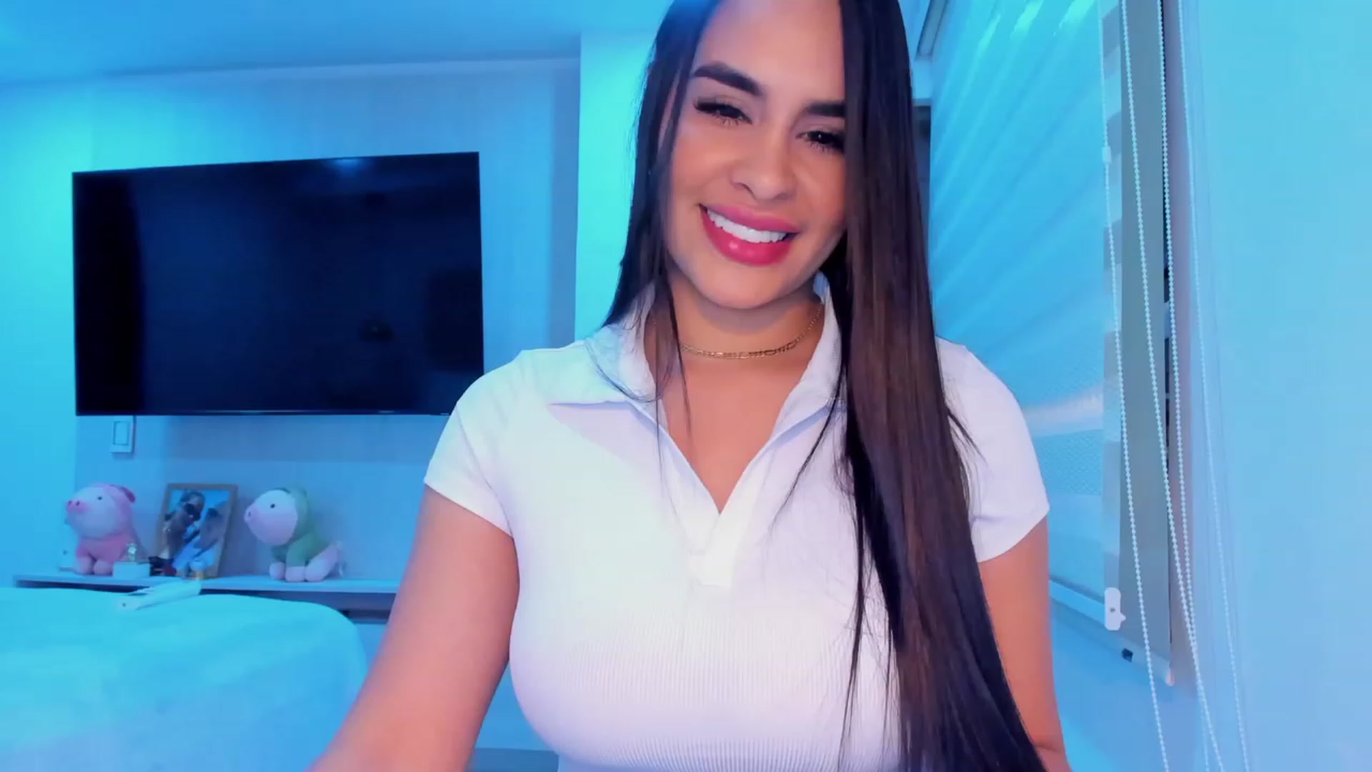 Gallery image thumbnail from Miss_Falak's myfreecams stream on, 05/16/2023, 02:46 image 13 of 20