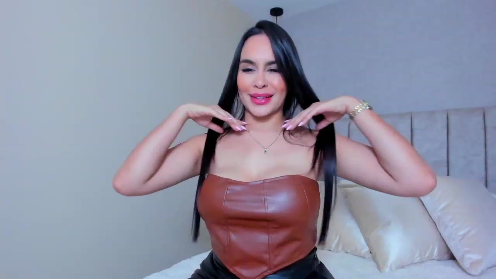 Gallery image thumbnail from Miss_Falak's myfreecams stream on, 07/12/2023, 01:20 image 9 of 20