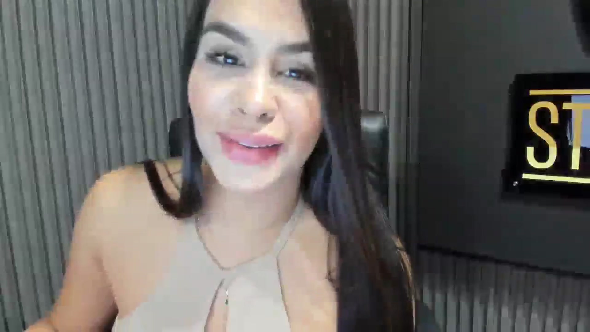 Gallery image thumbnail from Miss_Falak's myfreecams stream on, 10/12/2023, 15:32 image 15 of 20