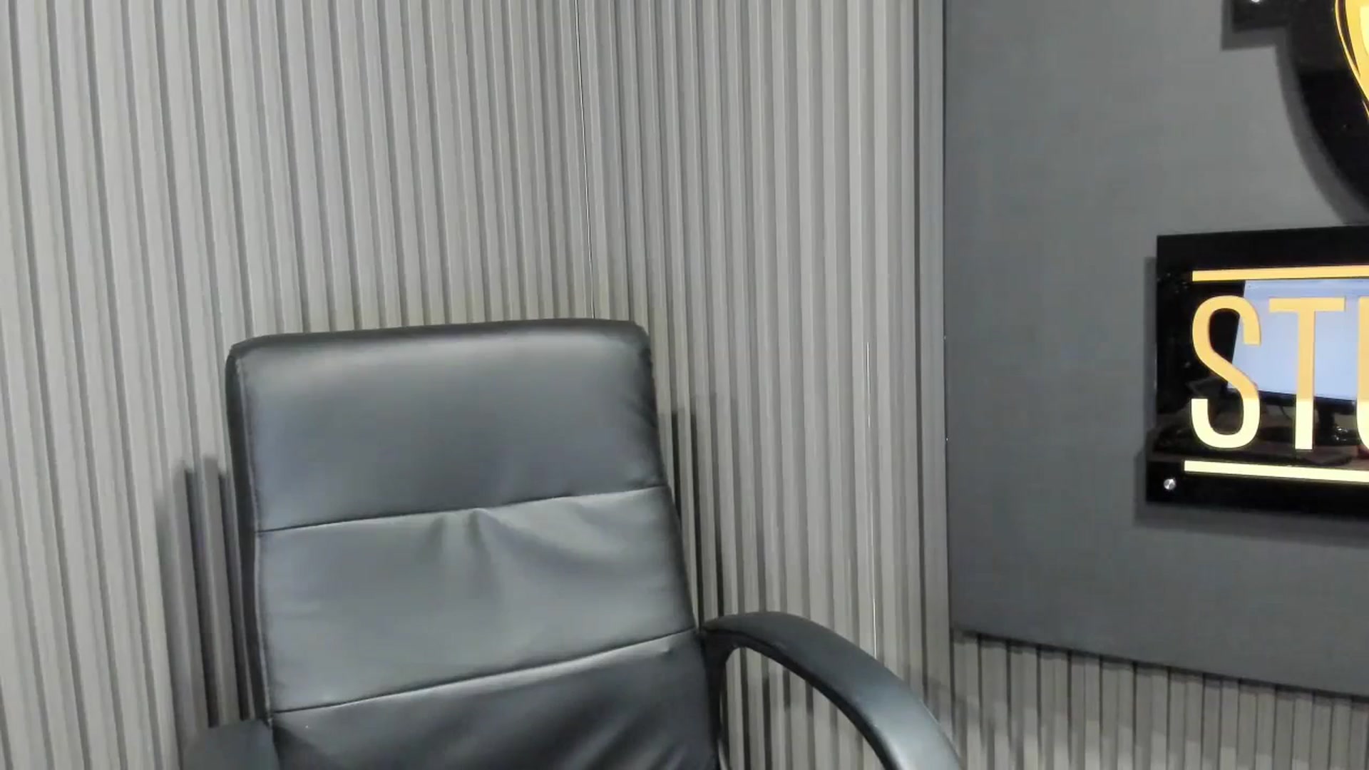 Gallery image thumbnail from Miss_Falak's myfreecams stream on, 10/12/2023, 17:12 image 15 of 20