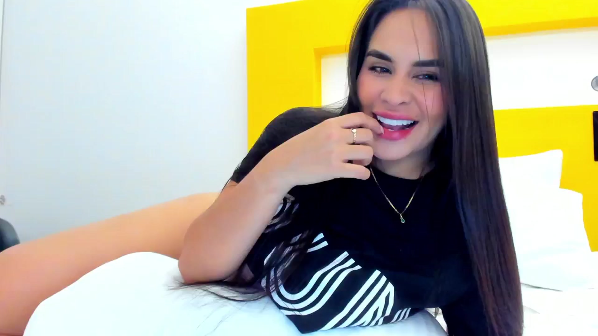 Gallery image thumbnail from Miss_Falak's myfreecams stream on, 03/18/2024, 24:17 image 2 of 20
