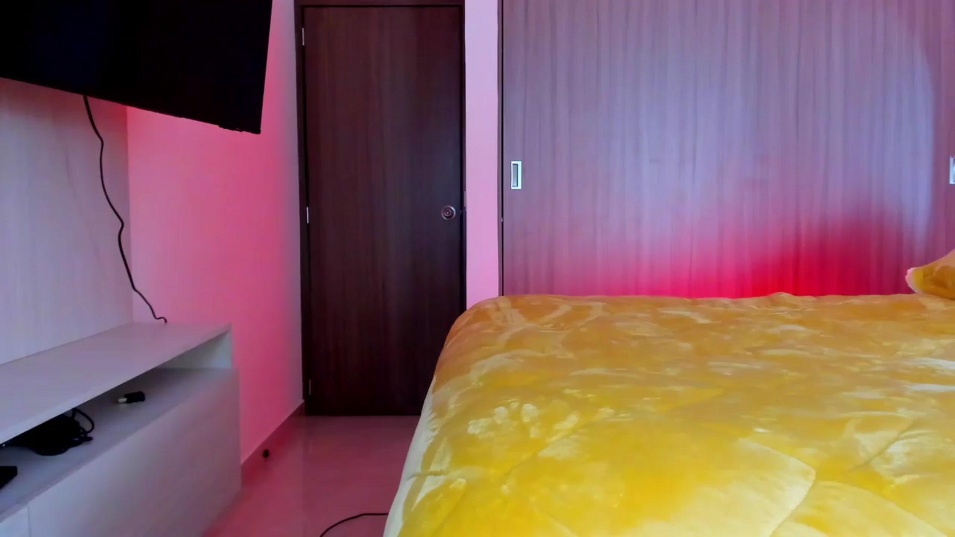 Gallery image thumbnail from Miss_Falak's myfreecams stream on, 03/28/2024, 01:19 image 3 of 20
