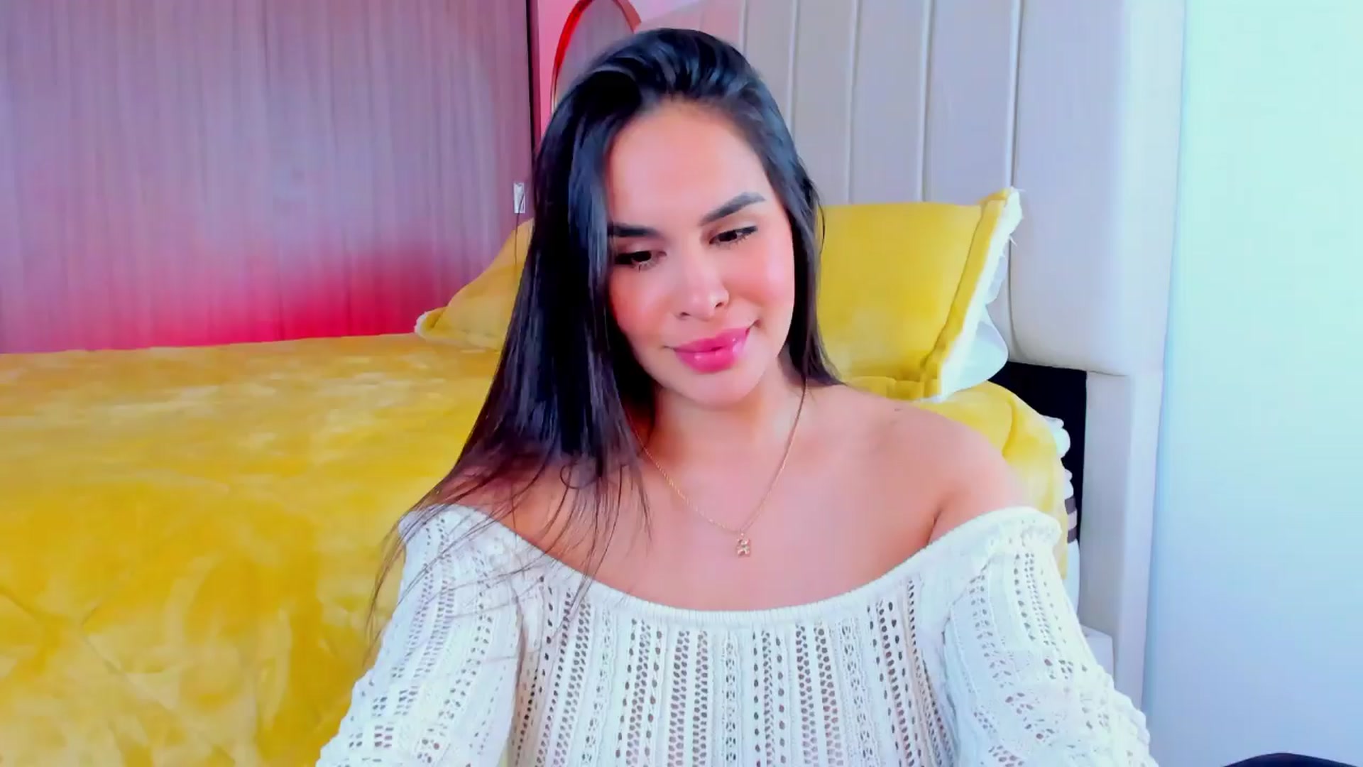 Gallery image thumbnail from Miss_Falak's myfreecams stream on, 04/01/2024, 24:54 image 8 of 20