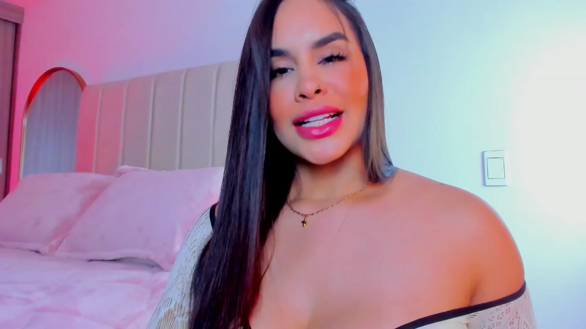 Gallery image thumbnail from Miss_Falak's myfreecams stream on, 04/15/2024, 01:23 image 5 of 20