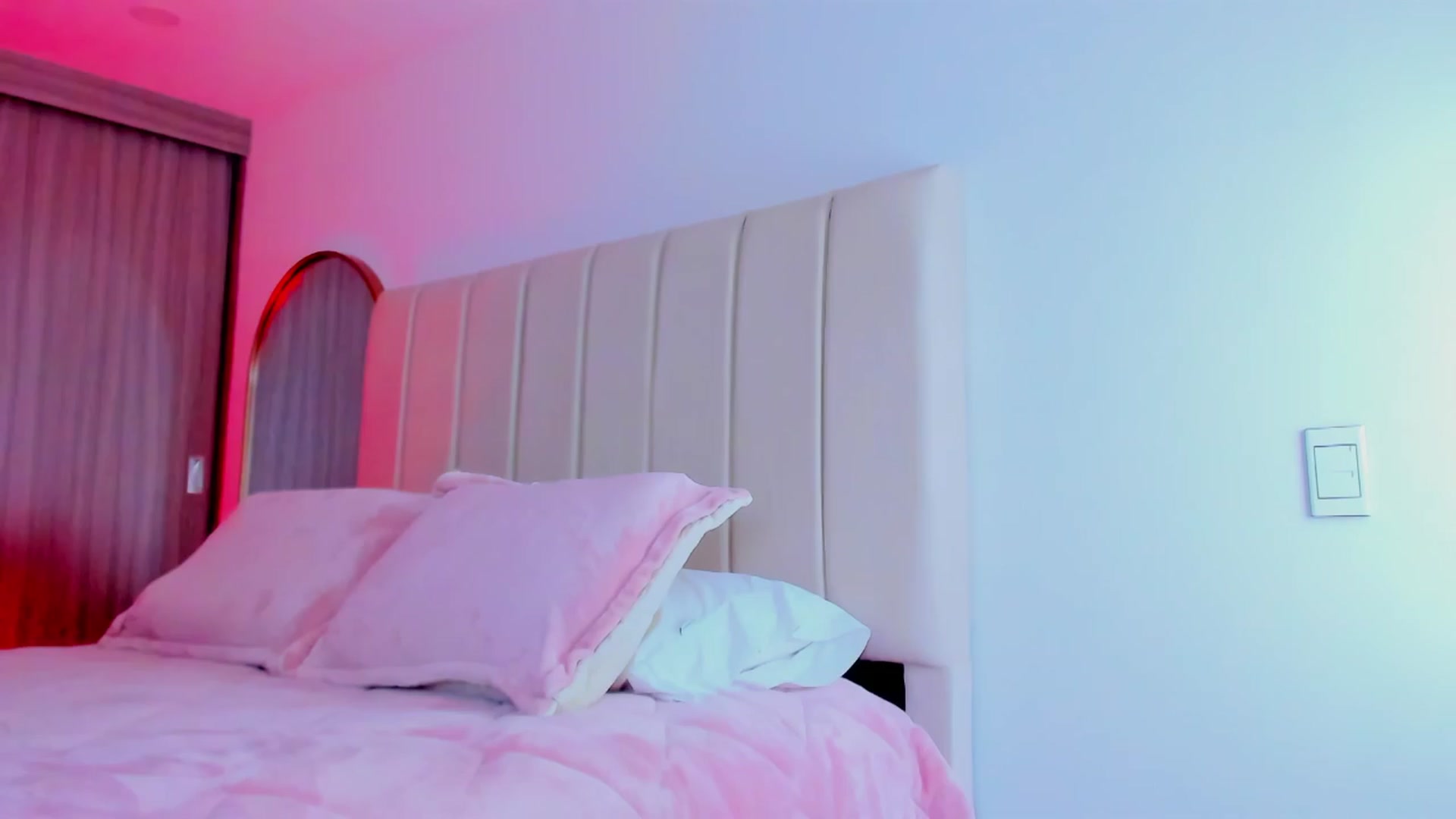 Gallery image thumbnail from Miss_Falak's myfreecams stream on, 04/15/2024, 01:23 image 3 of 20