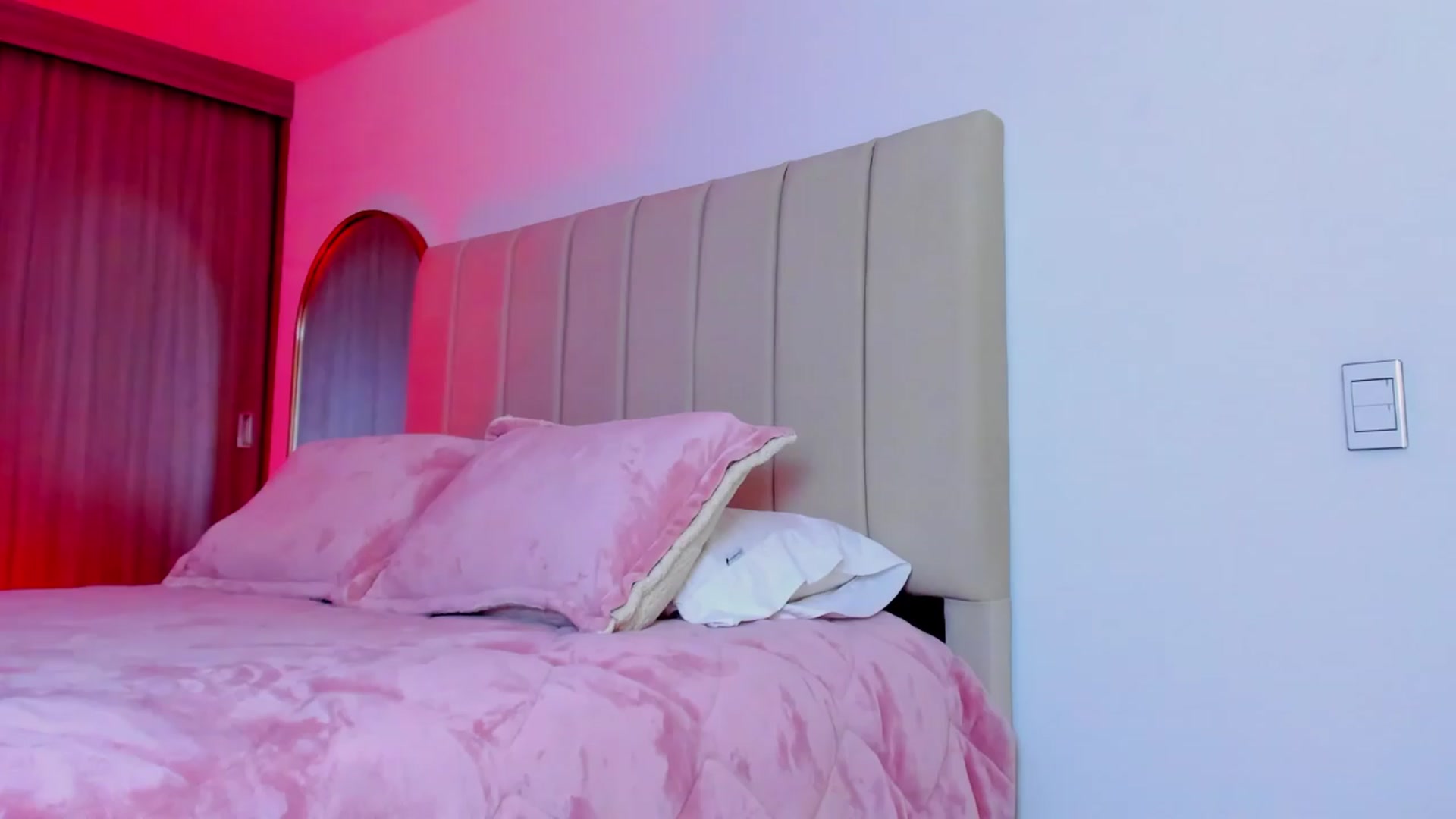 Gallery image thumbnail from Miss_Falak's myfreecams stream on, 04/15/2024, 01:23 image 19 of 20