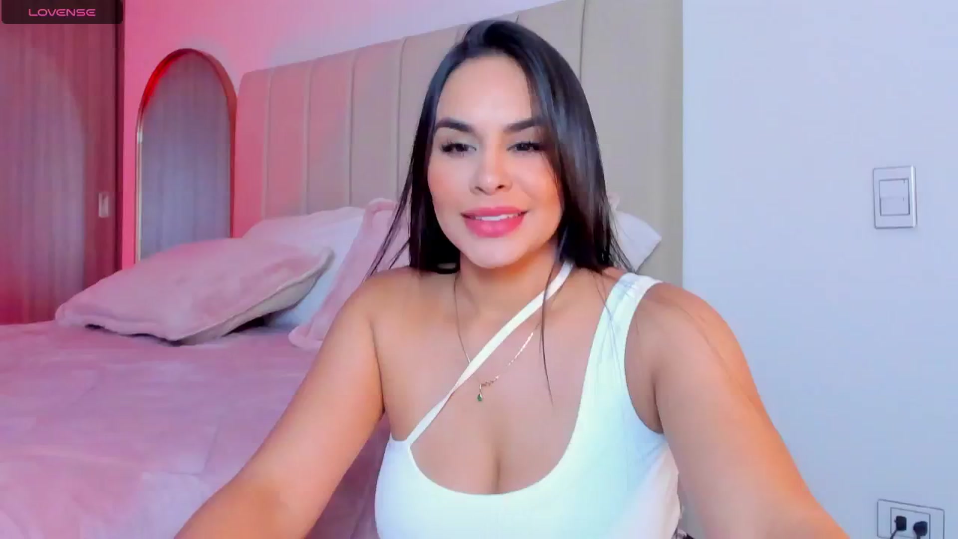 Gallery image thumbnail from Miss_Falak's myfreecams stream on, 04/28/2024, 20:01 image 1 of 20