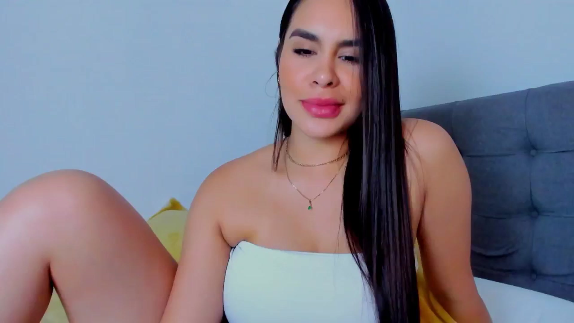 Gallery image thumbnail from Miss_Falak's myfreecams stream on, 06/15/2024, 21:28 image 16 of 20