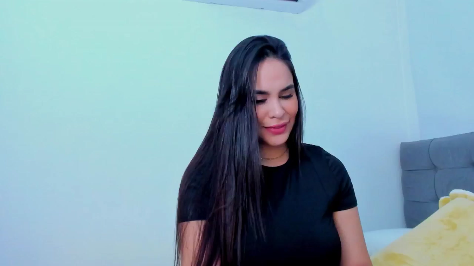 Gallery image thumbnail from Miss_Falak's myfreecams stream on, 06/25/2024, 24:00 image 10 of 20