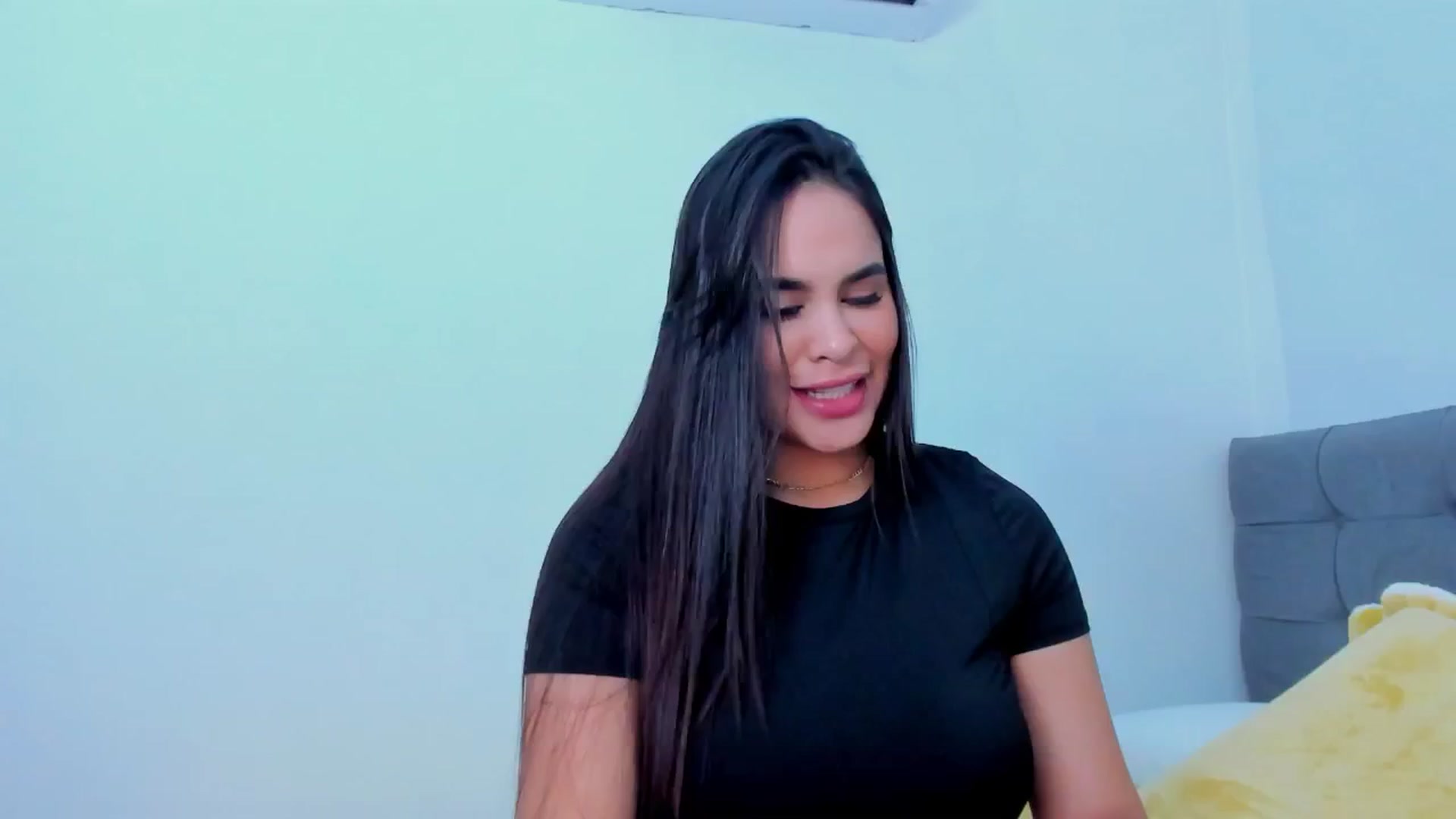 Gallery image thumbnail from Miss_Falak's myfreecams stream on, 06/25/2024, 24:00 image 12 of 20