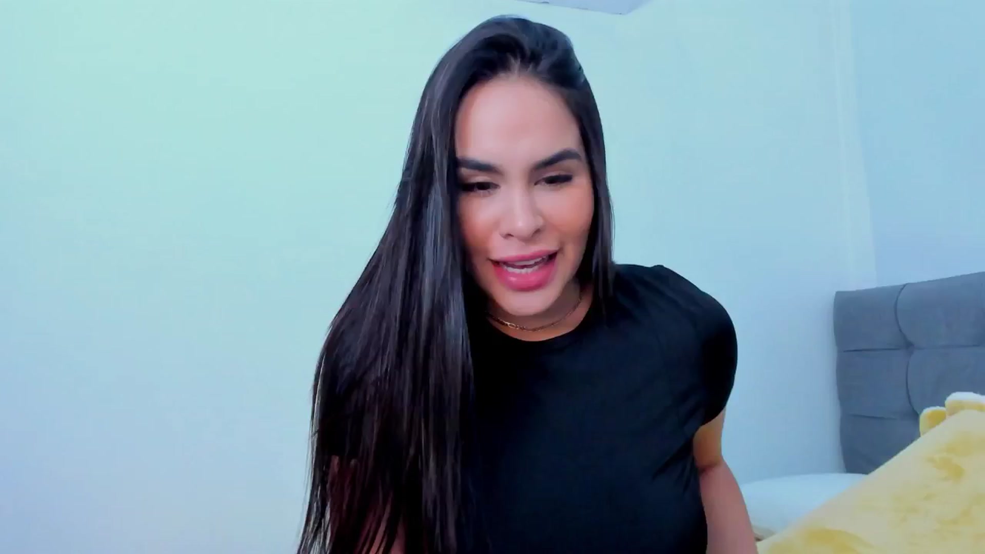 Gallery image thumbnail from Miss_Falak's myfreecams stream on, 06/25/2024, 24:00 image 8 of 20