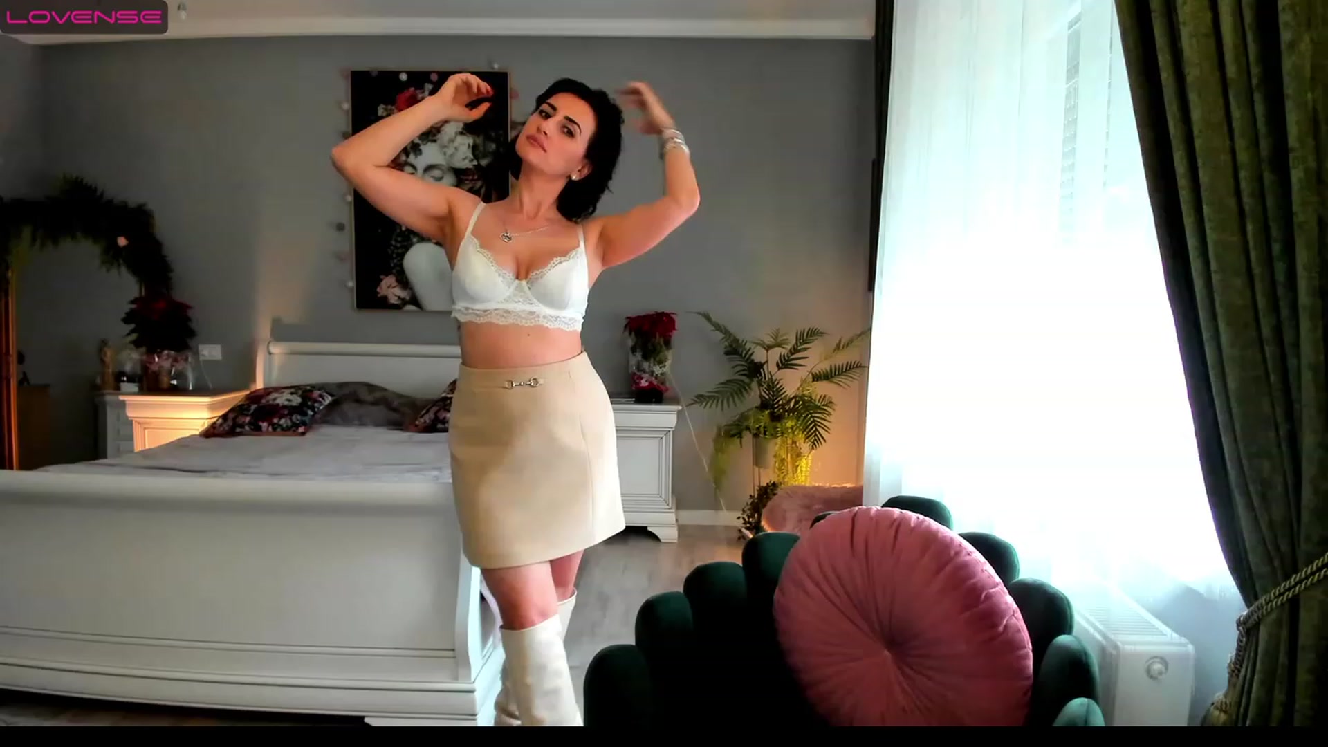 Gallery image thumbnail from Miss_Giulia's myfreecams stream on, 12/02/2022, 09:28 image 18 of 20