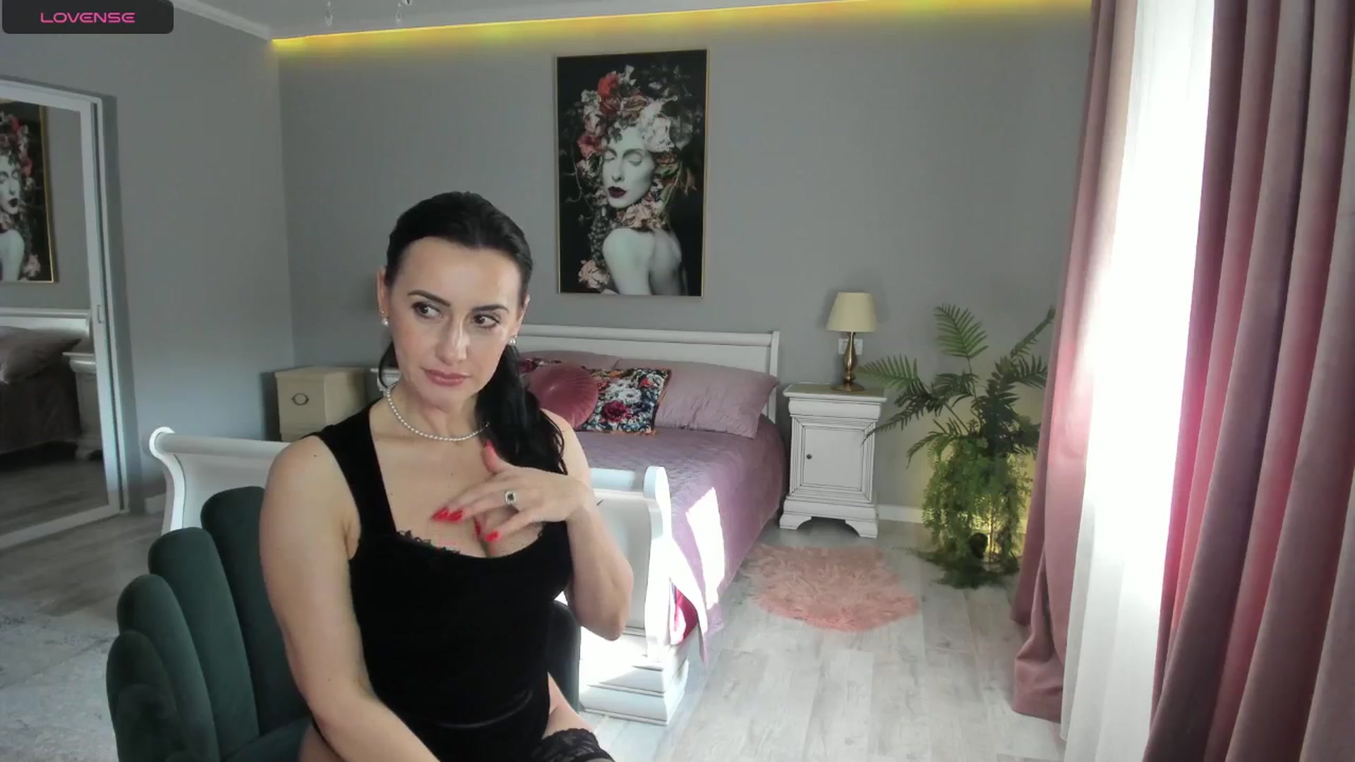 Gallery image thumbnail from Miss_Giulia's myfreecams stream on, 02/11/2025, 14:01 image 3 of 20