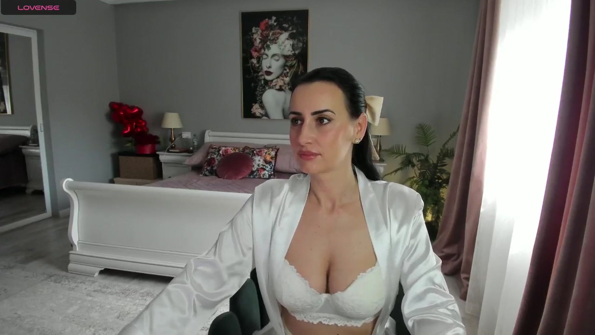 Gallery image thumbnail from Miss_Giulia's myfreecams stream on, 03/12/2025, 10:46 image 17 of 20