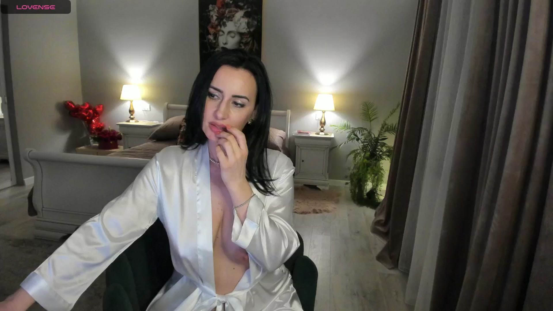 Gallery image thumbnail from Miss_Giulia's myfreecams stream on, 03/20/2025, 03:49 image 16 of 20