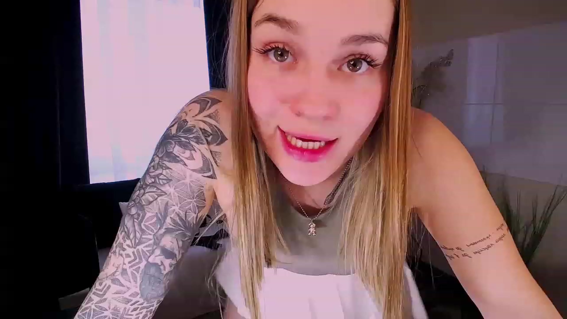 Gallery image thumbnail from Miss_JOI's myfreecams stream on, 04/16/2023, 09:54 image 19 of 20