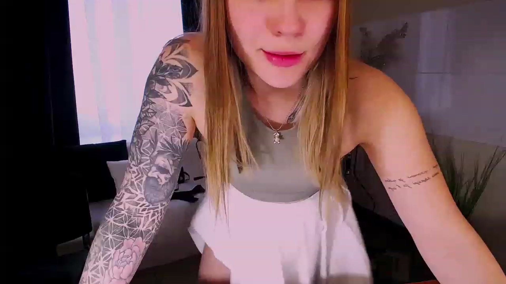 Gallery image thumbnail from Miss_JOI's myfreecams stream on, 04/16/2023, 09:54 image 16 of 20