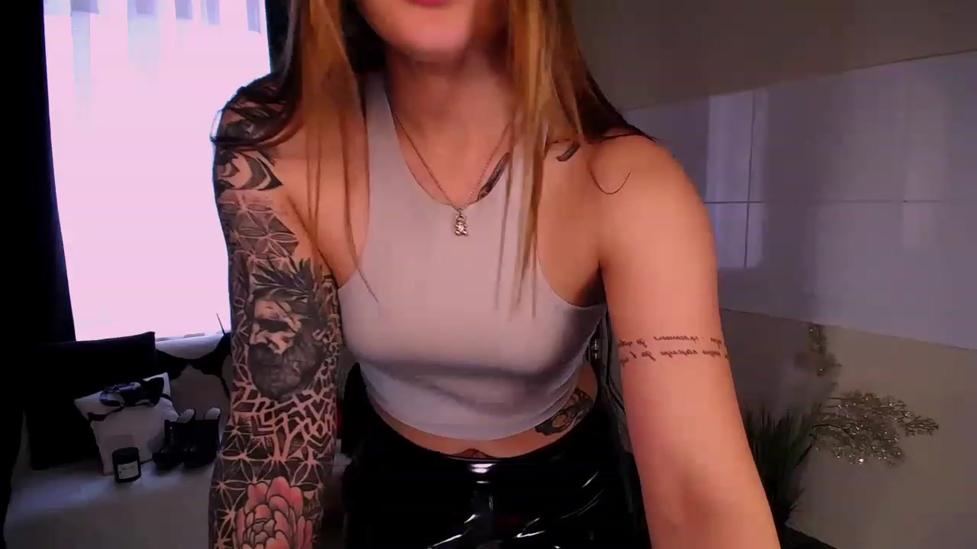 Gallery image thumbnail from Miss_JOI's myfreecams stream on, 04/24/2023, 10:54 image 6 of 20