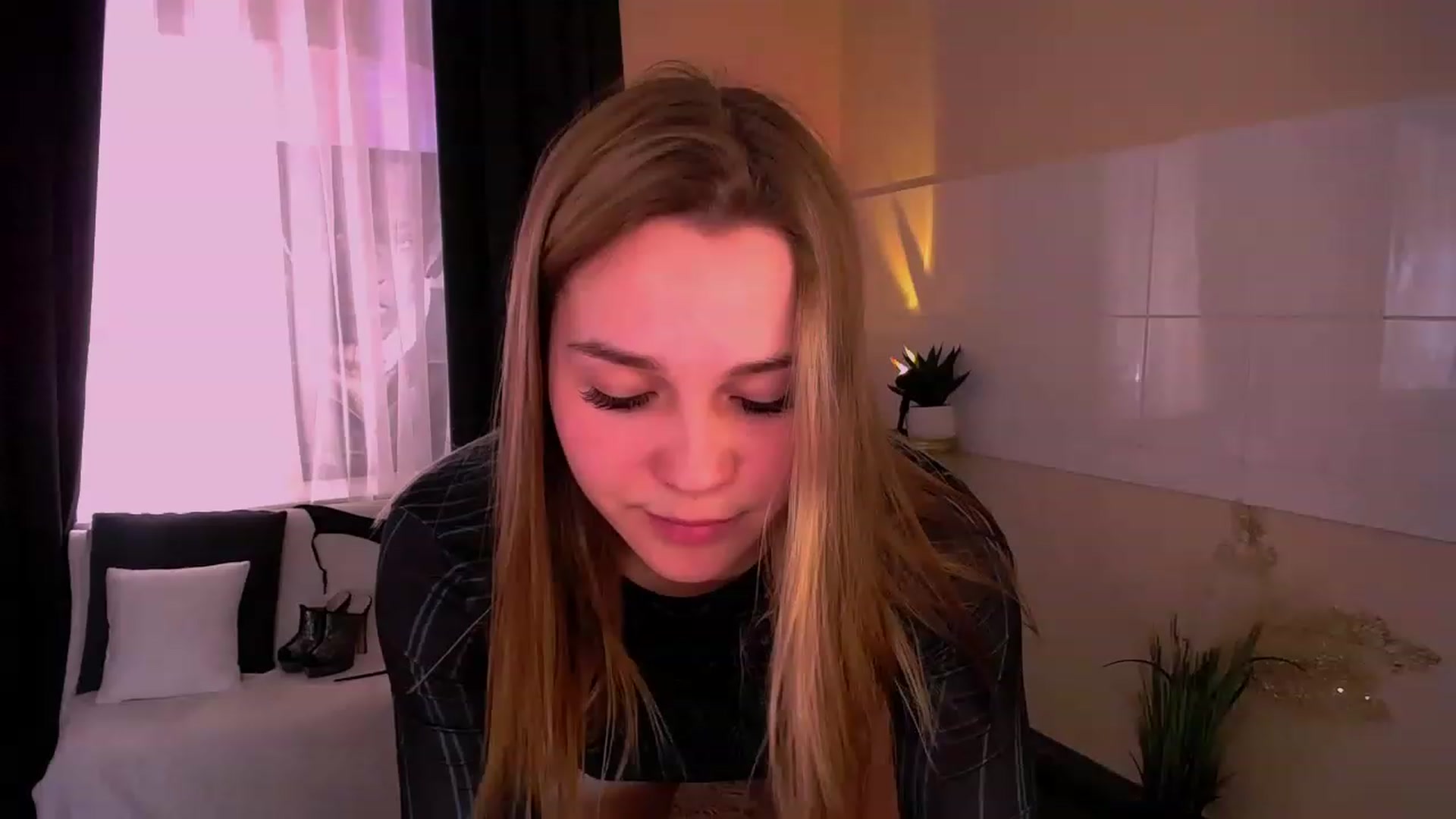 Gallery image thumbnail from Miss_JOI's myfreecams stream on, 05/02/2023, 12:44 image 5 of 20