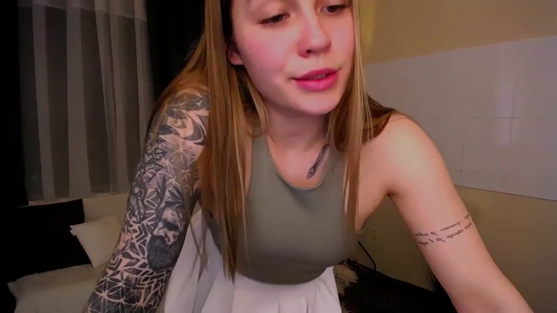 Gallery image thumbnail from Miss_JOI's myfreecams stream on, 05/16/2023, 14:31 image 15 of 20