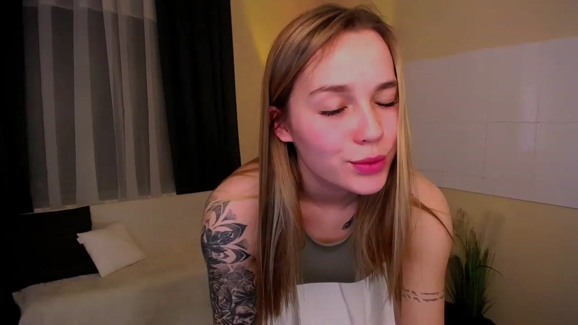 Gallery image thumbnail from Miss_JOI's myfreecams stream on, 05/16/2023, 14:31 image 13 of 20