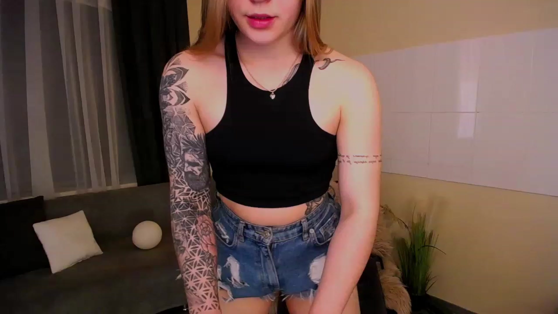 Gallery image thumbnail from Miss_JOI's myfreecams stream on, 05/19/2023, 14:19 image 9 of 20
