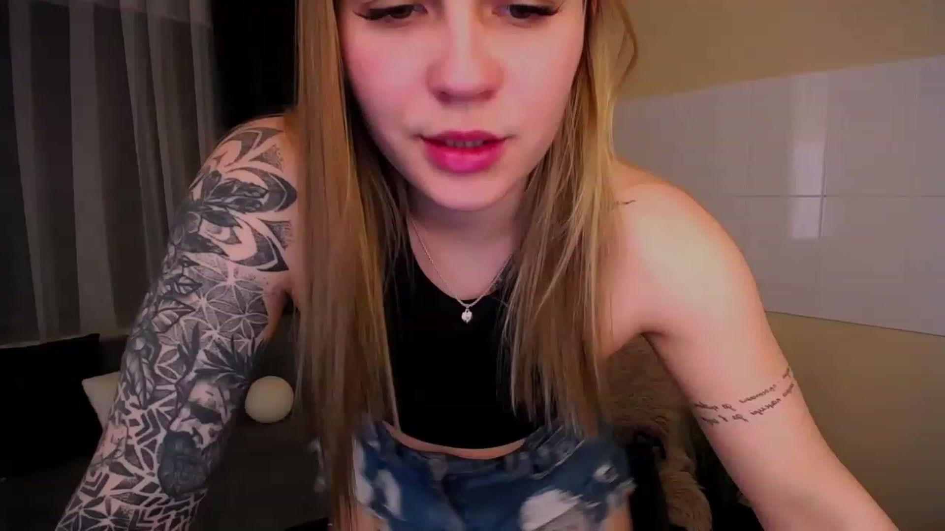 Gallery image thumbnail from Miss_JOI's myfreecams stream on, 05/19/2023, 14:19 image 2 of 20