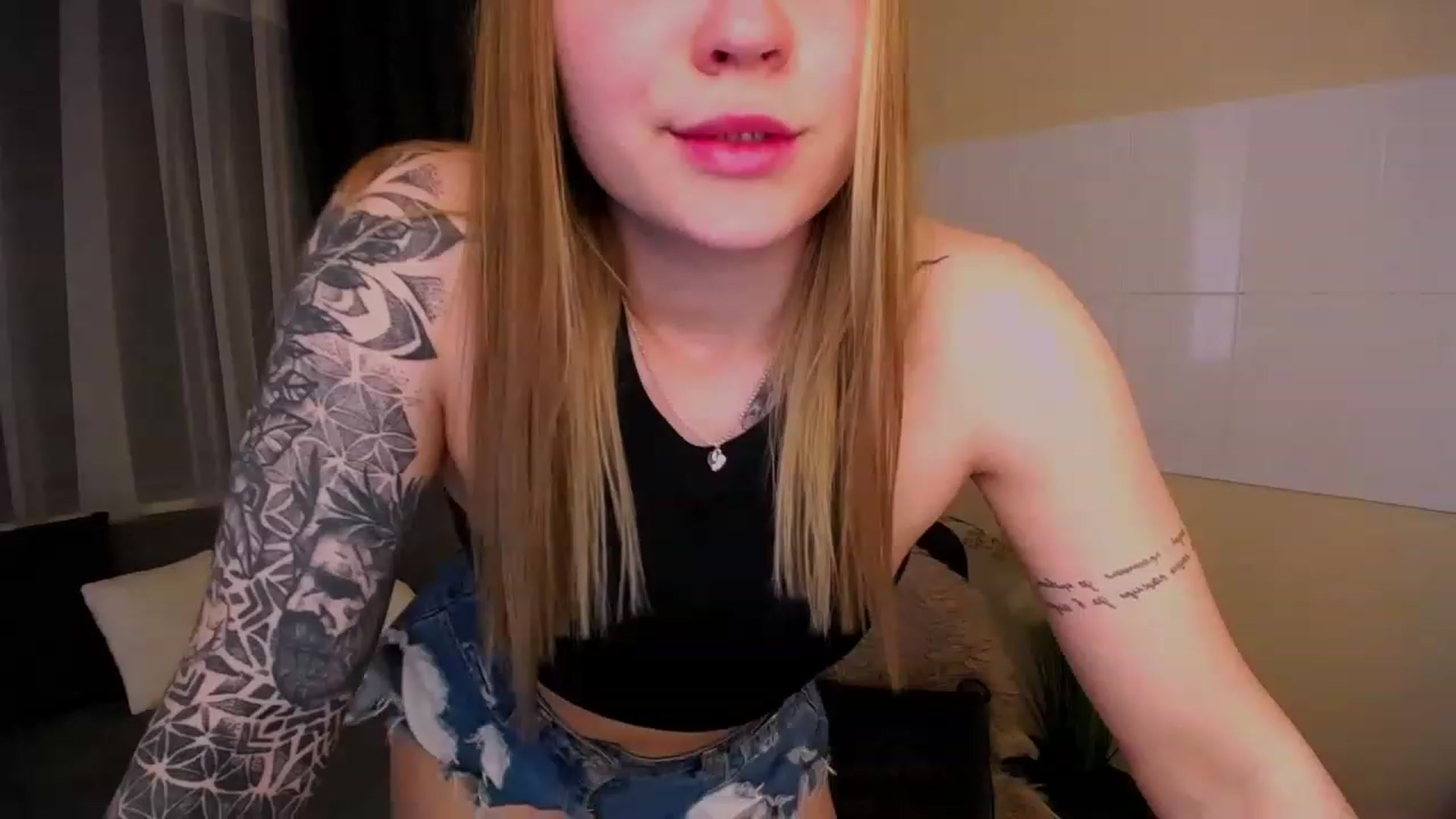 Gallery image thumbnail from Miss_JOI's myfreecams stream on, 05/19/2023, 14:19 image 18 of 20