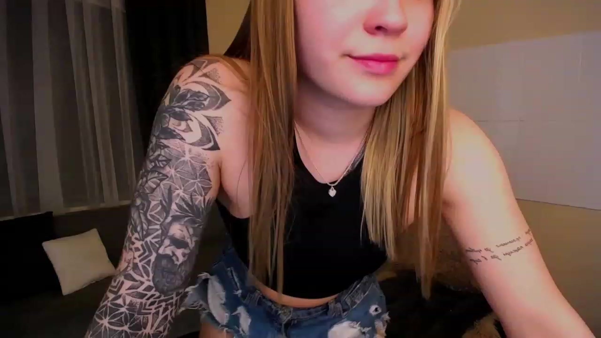 Gallery image thumbnail from Miss_JOI's myfreecams stream on, 05/19/2023, 16:43 image 9 of 20