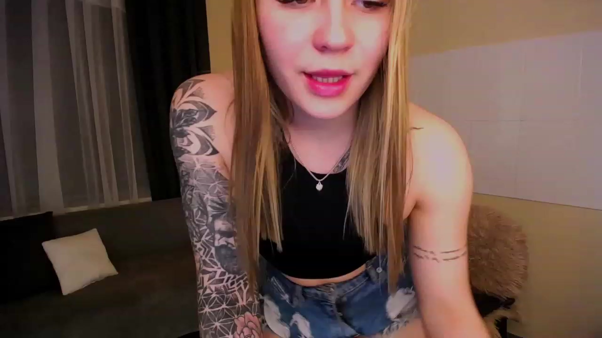 Gallery image thumbnail from Miss_JOI's myfreecams stream on, 05/19/2023, 16:43 image 6 of 20