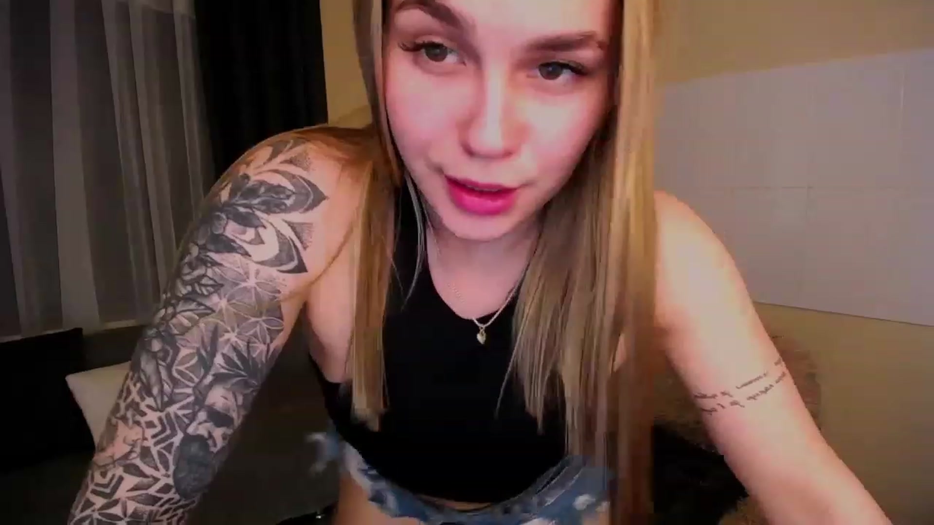 Gallery image thumbnail from Miss_JOI's myfreecams stream on, 05/19/2023, 16:43 image 4 of 20