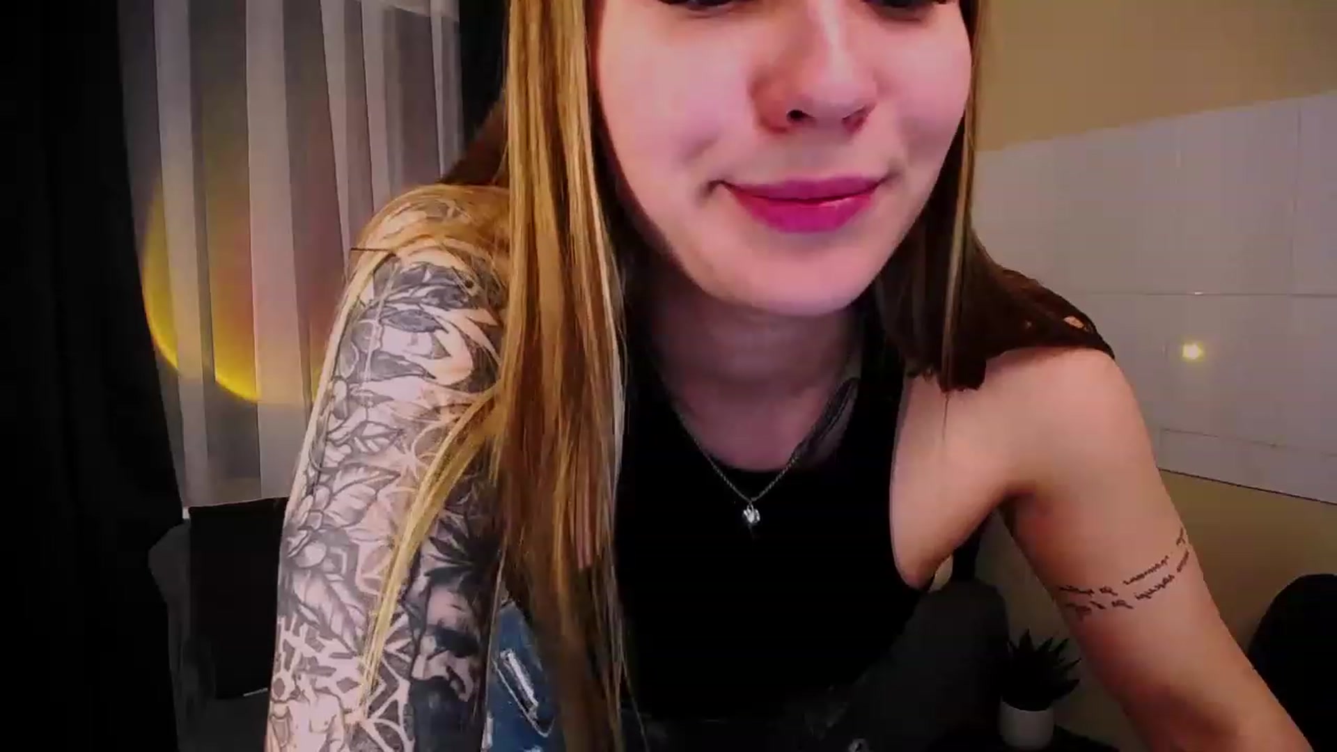Gallery image thumbnail from Miss_JOI's myfreecams stream on, 06/13/2023, 10:38 image 7 of 20