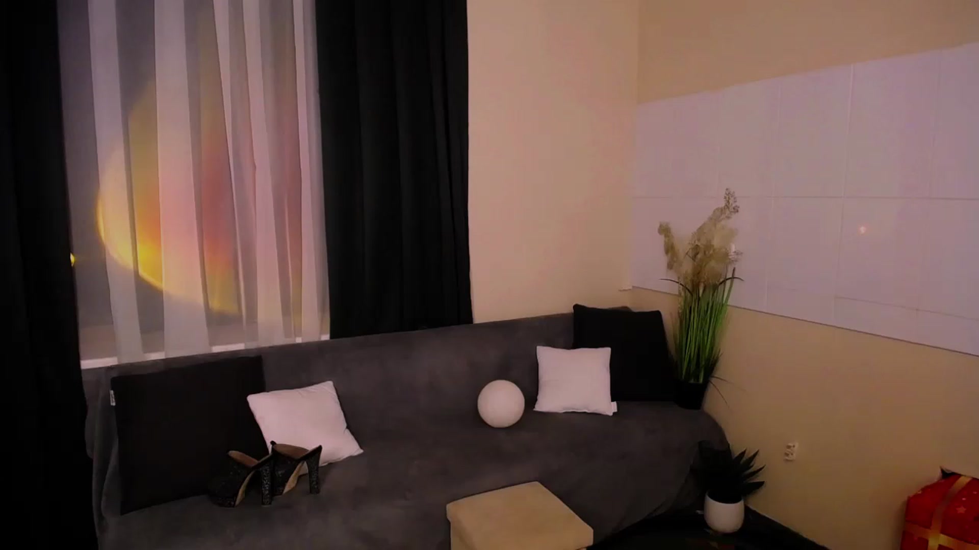 Gallery image thumbnail from Miss_JOI's myfreecams stream on, 06/18/2023, 16:48 image 8 of 20