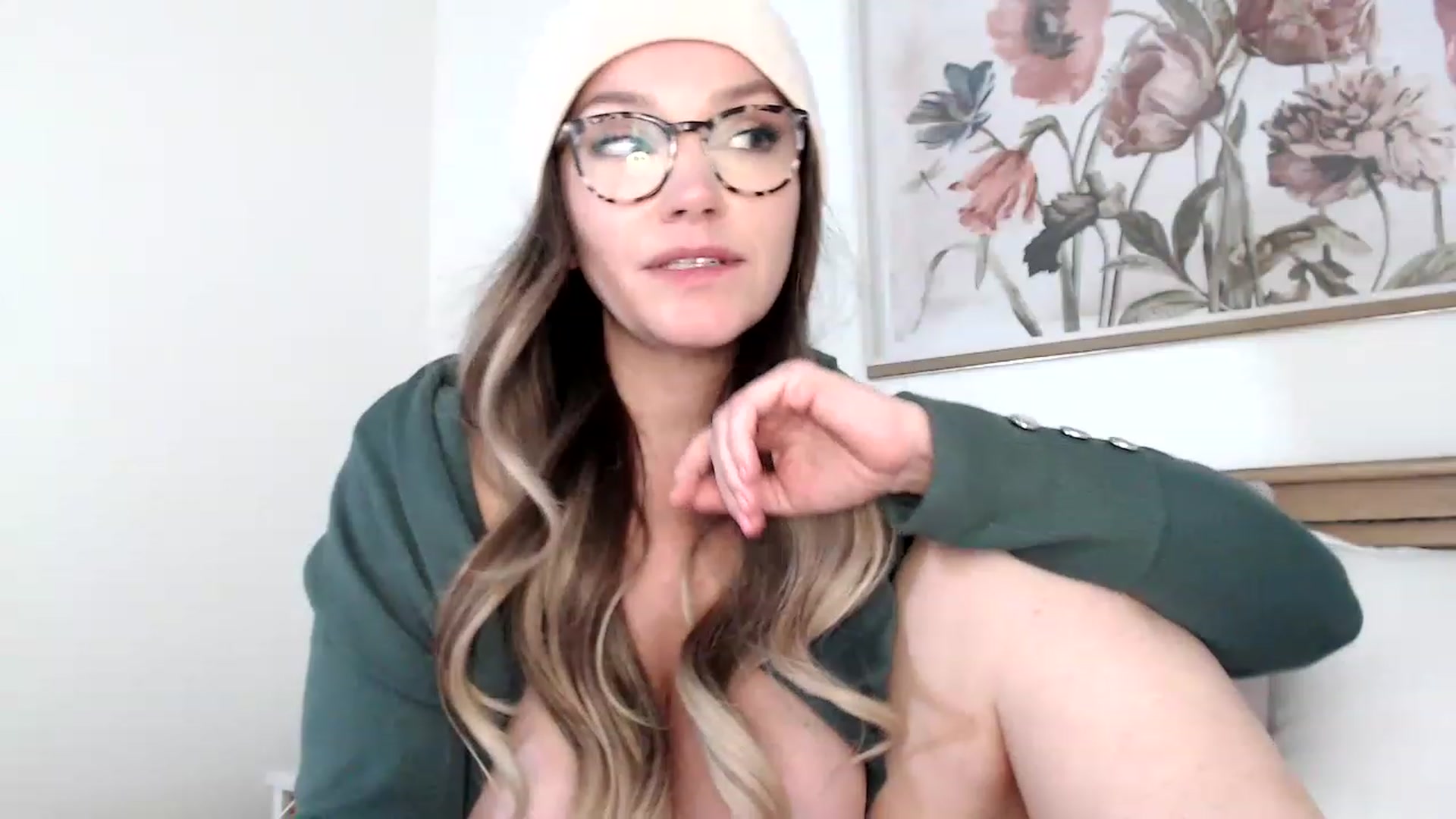 Gallery image thumbnail from Miss_Jones_xo's myfreecams stream on, 01/01/2023, 02:23 image 20 of 20