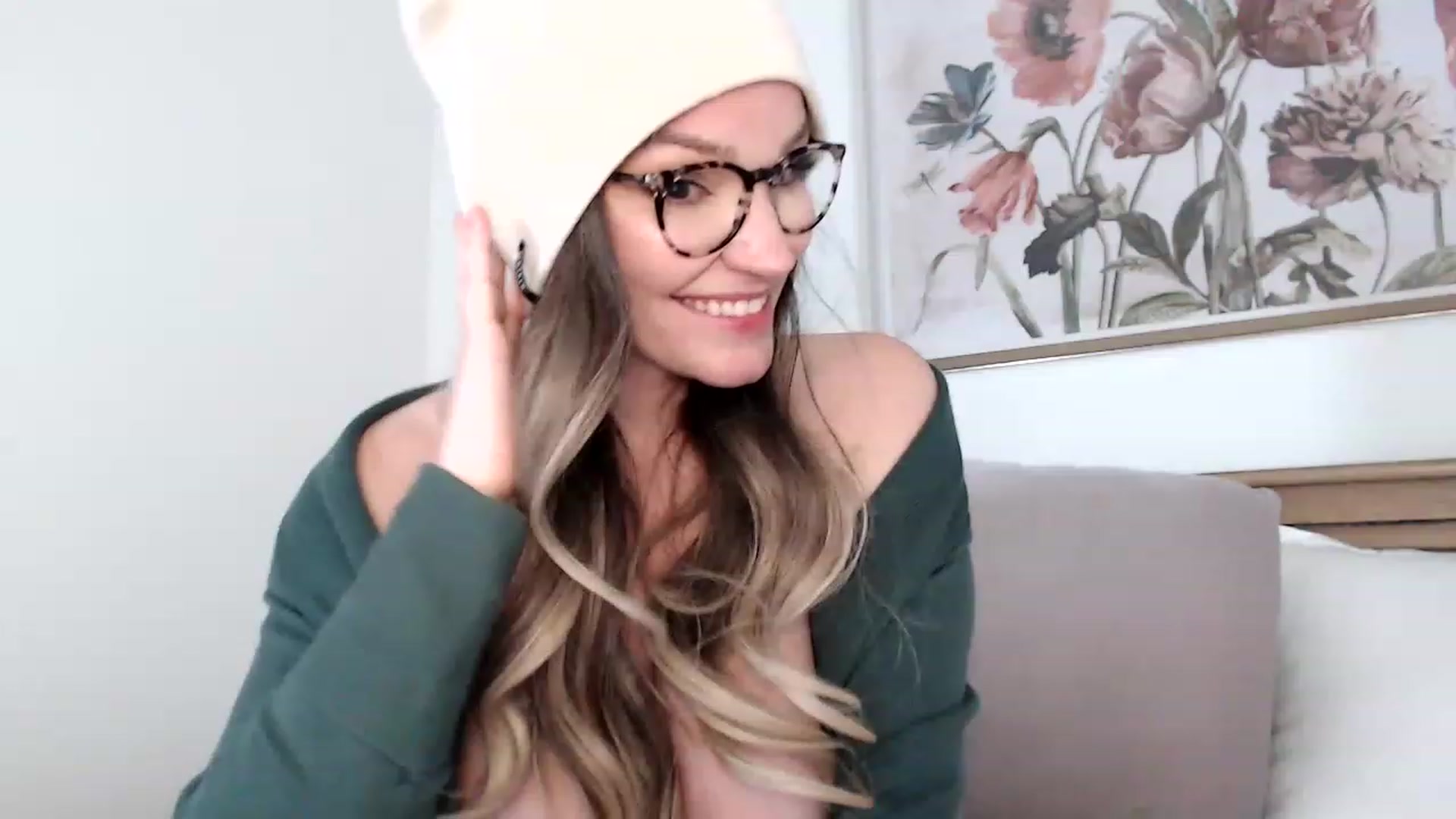 Gallery image thumbnail from Miss_Jones_xo's myfreecams stream on, 01/01/2023, 02:23 image 14 of 20
