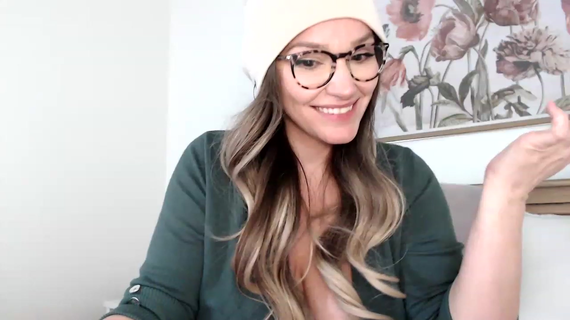Gallery image thumbnail from Miss_Jones_xo's myfreecams stream on, 01/01/2023, 02:23 image 18 of 20