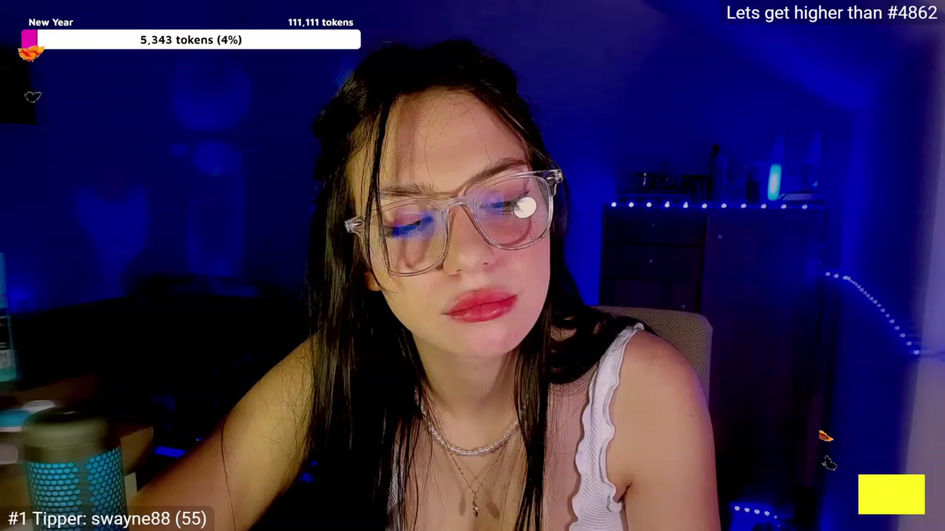 Gallery image thumbnail from Miss_Joy_'s myfreecams stream on, 12/19/2022, 21:06 image 9 of 20