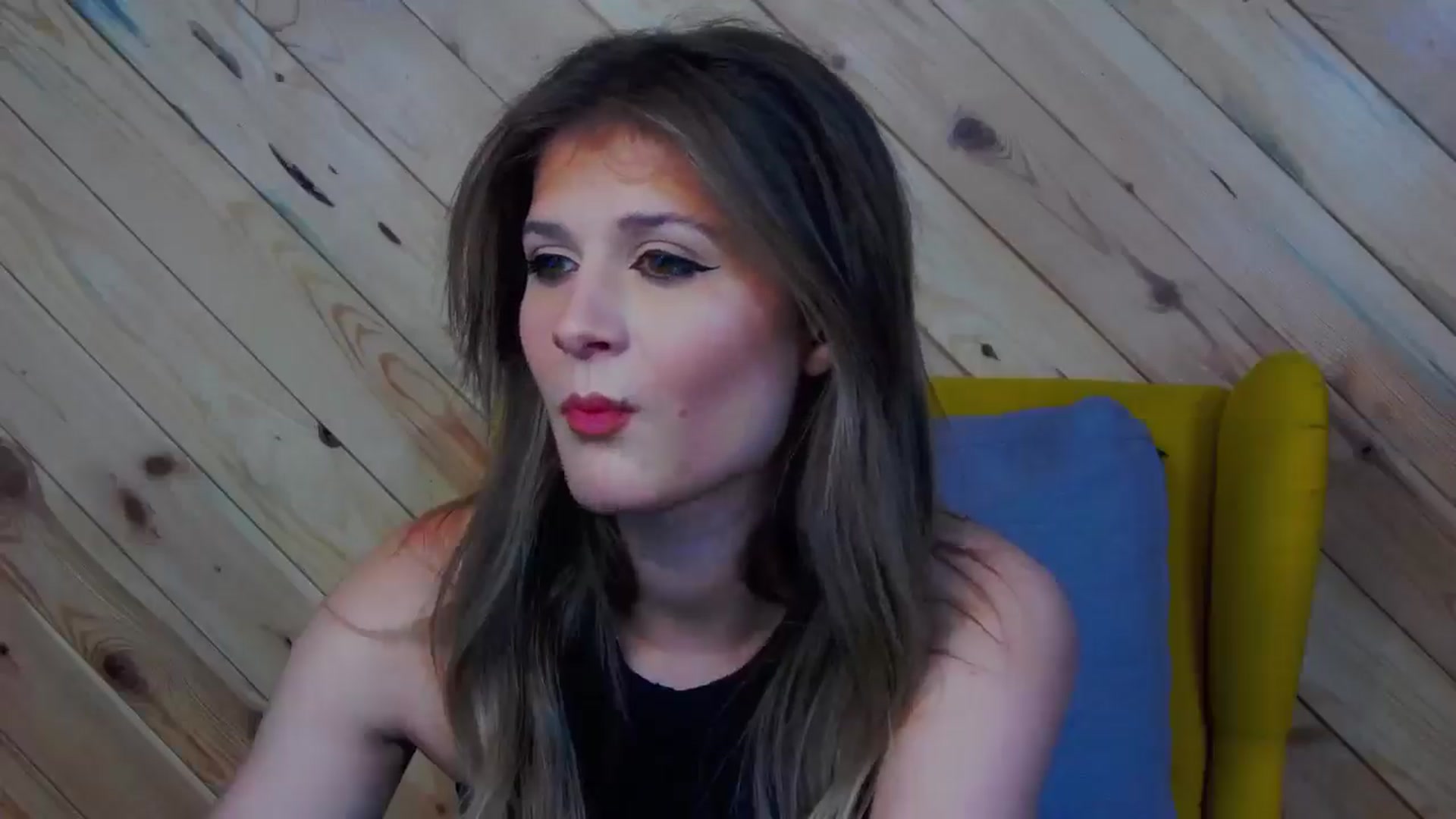 Gallery image thumbnail from Miss_L's myfreecams stream on, 03/16/2025, 20:25 image 15 of 20