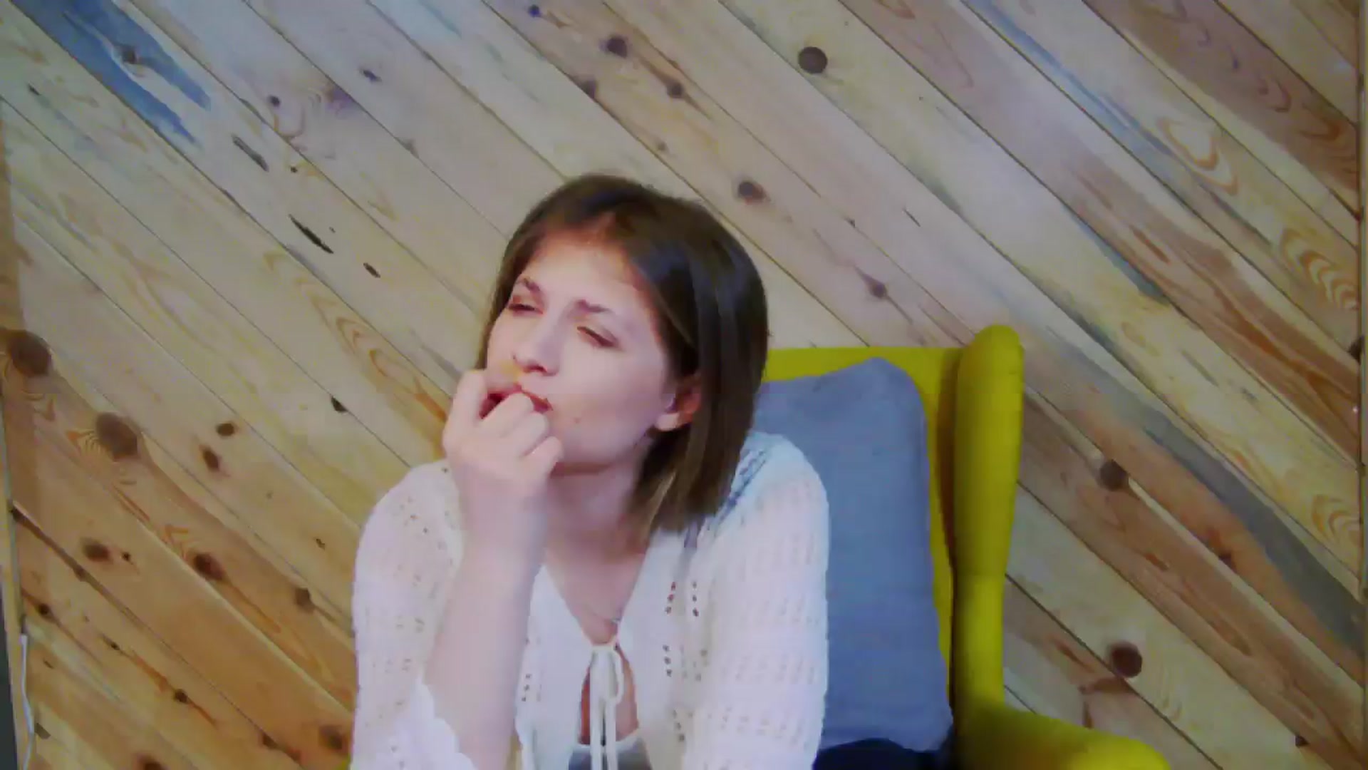 Gallery image thumbnail from Miss_L's myfreecams stream on, 04/06/2025, 19:46 image 9 of 20