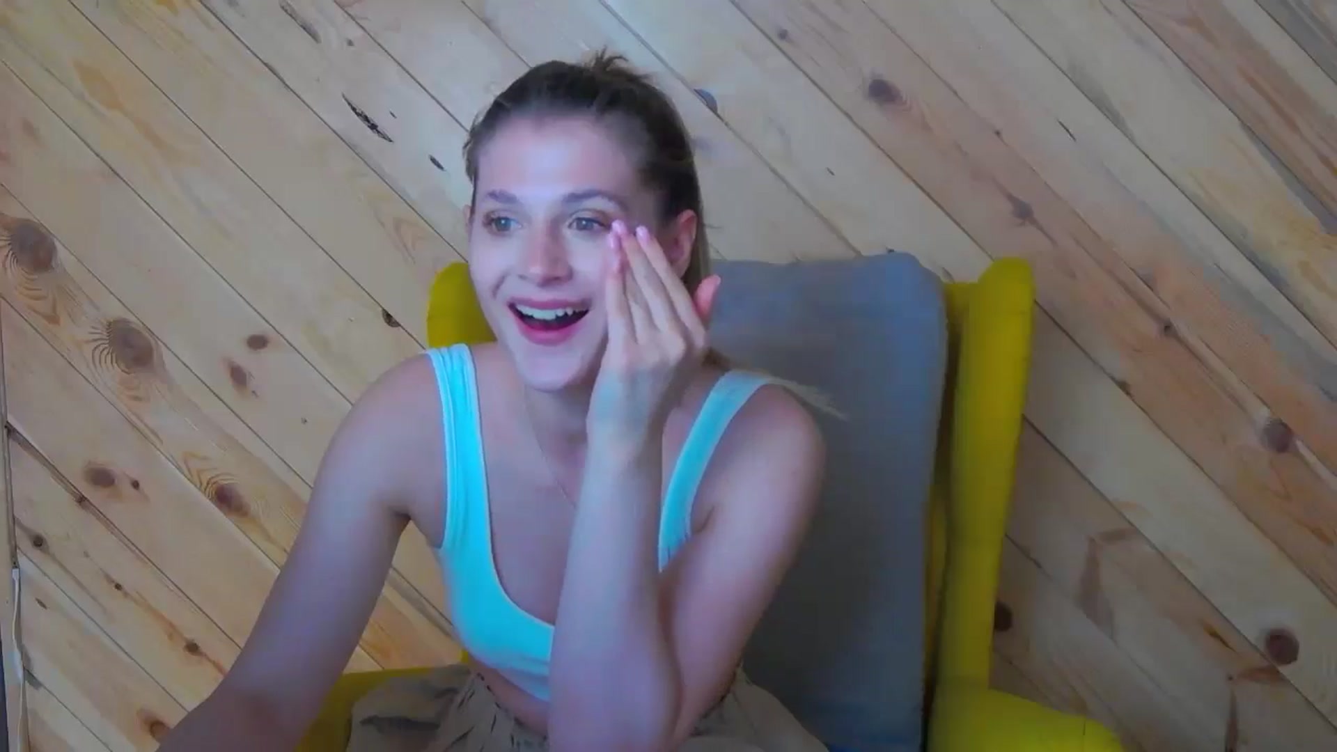 Gallery image thumbnail from Miss_L's myfreecams stream on, 04/14/2025, 19:42 image 12 of 20