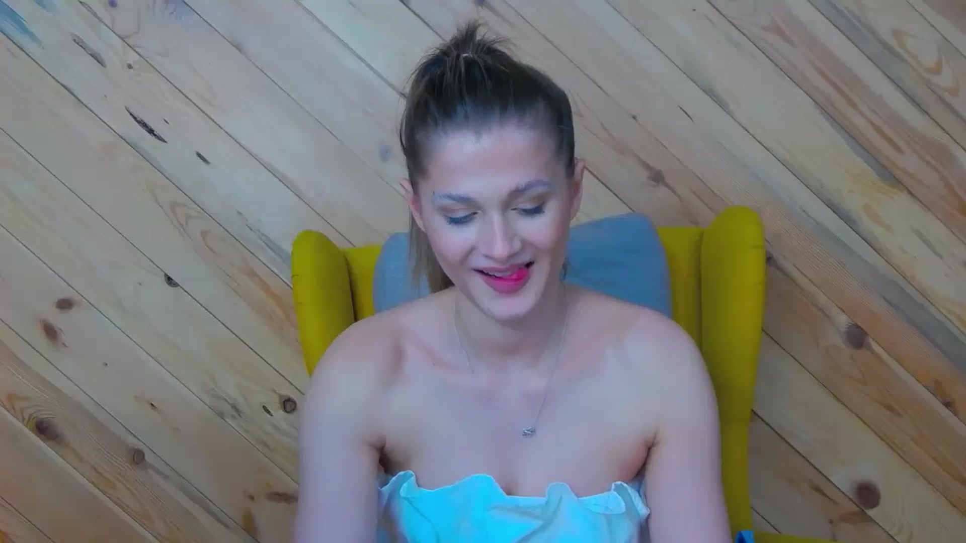 Gallery image thumbnail from Miss_L's myfreecams stream on, 04/16/2025, 19:19 image 19 of 20
