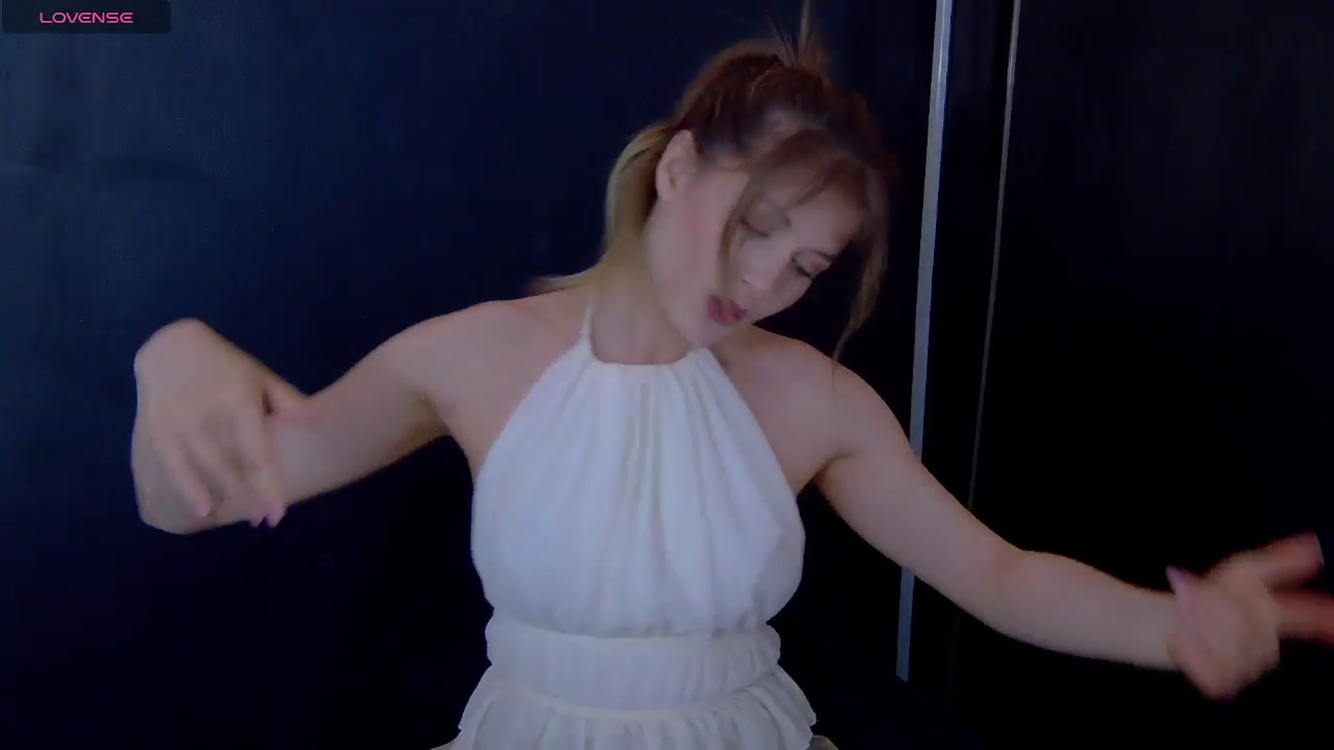 Gallery image thumbnail from Miss_L's myfreecams stream on, 04/20/2025, 18:57 image 13 of 20