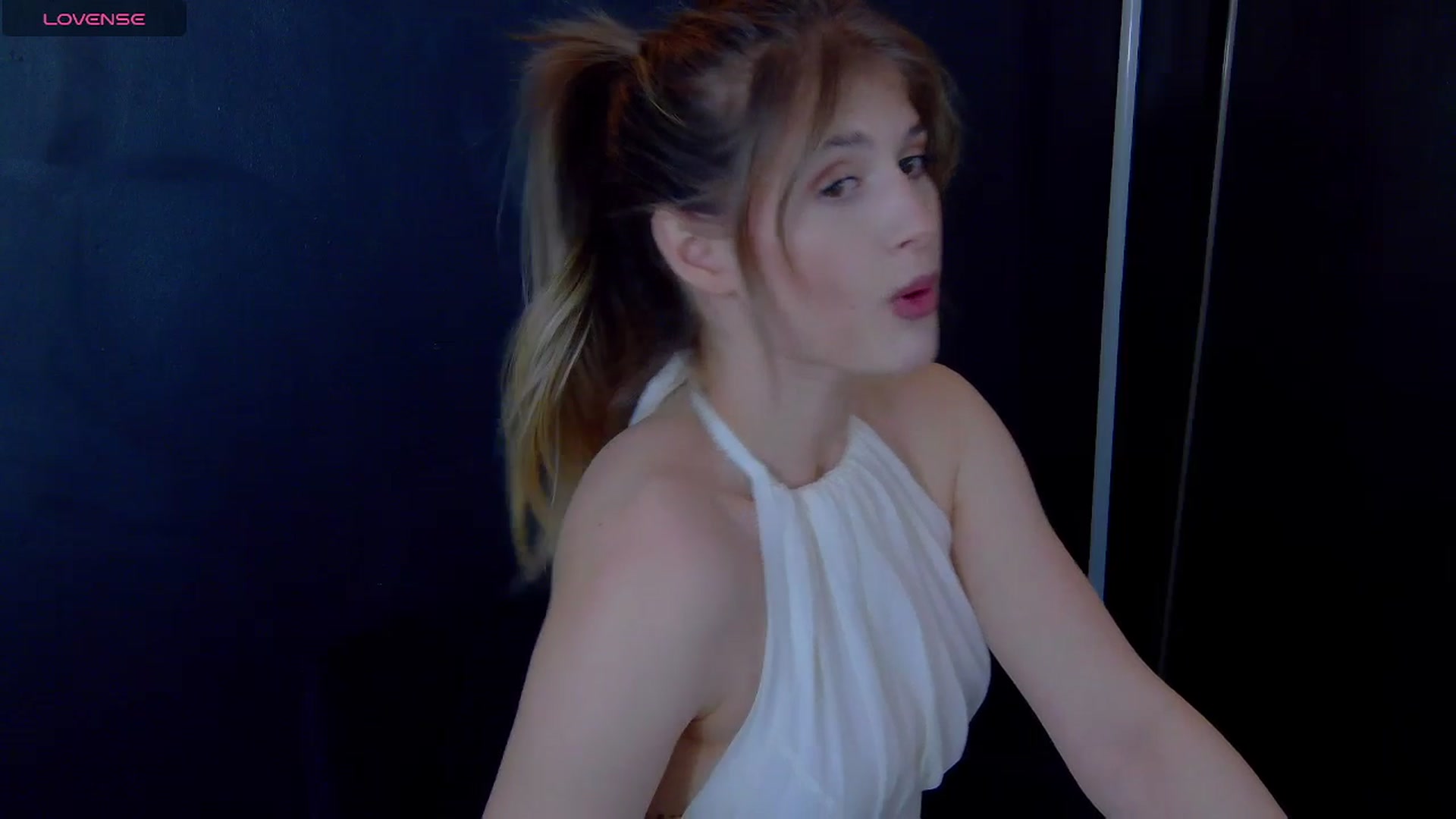 Gallery image thumbnail from Miss_L's myfreecams stream on, 04/20/2025, 19:51 image 10 of 20